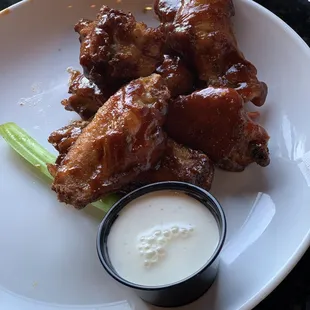 BBQ wings excellent and good size