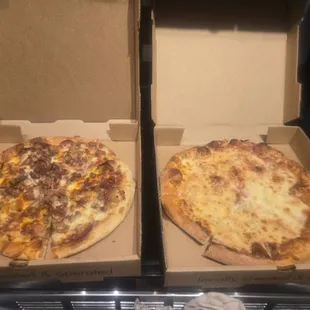 Capo (presumably) &amp; cheese pizza