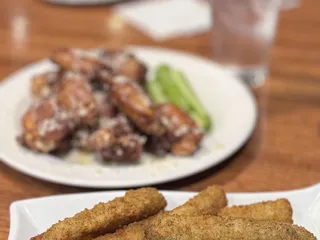 Crest Bar & Grill