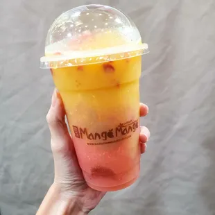 Mango Strawberry Smoothie-o  IG @eatswithmarisa