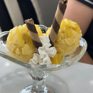 Mango sundae