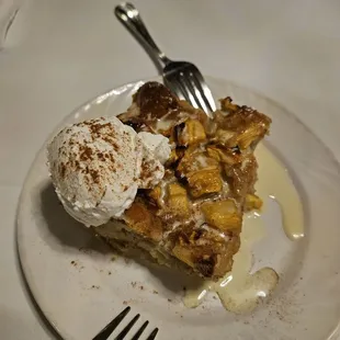 Pineapple bead pudding with housemade whip cream
