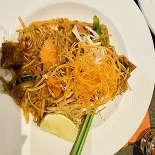 Vegetable Pad Thai with Tofu