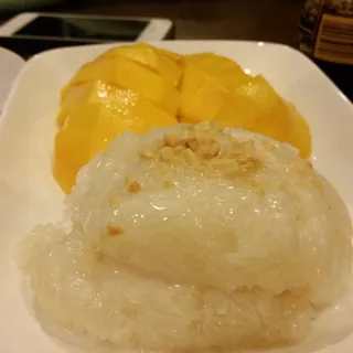 Fresh Mango with Sweet Rice