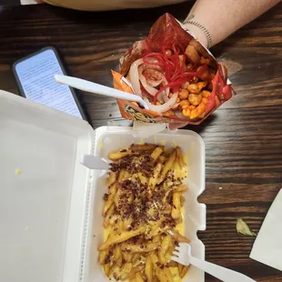 Cheetos preparados and bacon and cheese fries