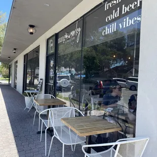 Exterior / small outdoor seating area