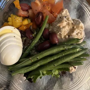 This is the Tuna Nicoise Salad! So delicious