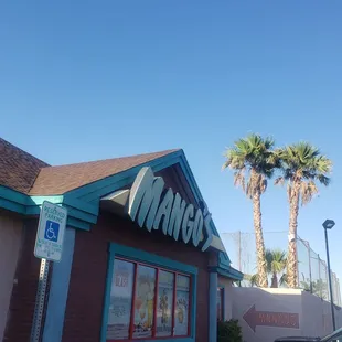 the outside of the restaurant