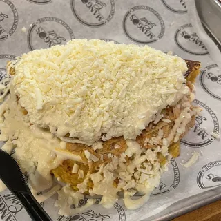 Cachapa Con Pollo Mechado