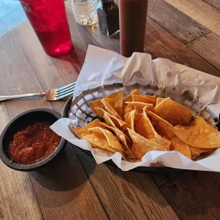 Large chips and salsa