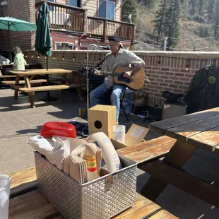 Ron Mo rooftop serenade. Only AWESOME.