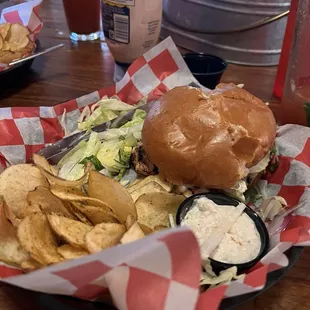 What an amazing chicken sandwich and homemade chip!!!