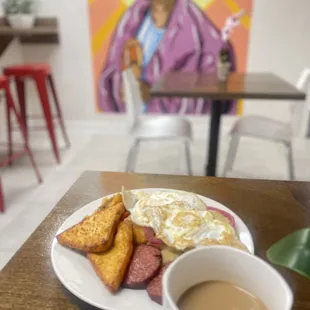 Mangu tres golpes and cafe con leche