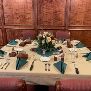 Comfortable chairs, roomy tables