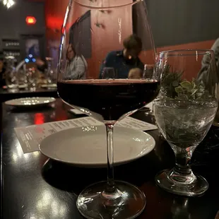 Who doesn't love an excessively large wine glass?? :)