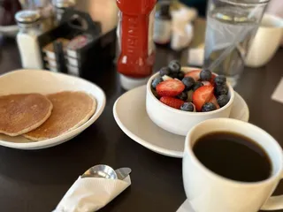 Dali's Cafe