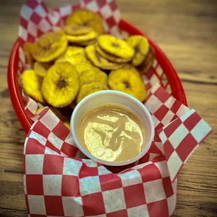 Plantain chips with Mayochup