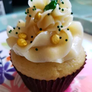 Bailey&apos;s cupcake for St. Patrick&apos;s Day