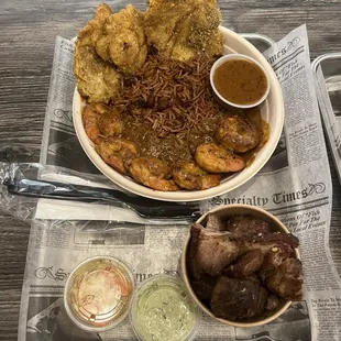 food, chicken wings and fried chicken