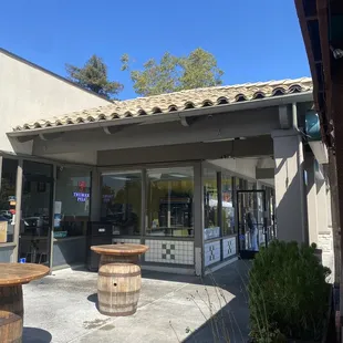 Nasty ass donut shop. Dont go here their super rude