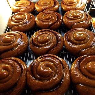 cinnamon buns on a cooling rack