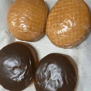 Jelly Fill ( Glaze raspberry and chocolate custard)