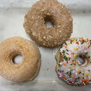 Raise ( Sugar, Cinnamon crumb and vanilla with sprinkles)