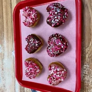 How cute are those! Valentines donut that you can get filled or just plain