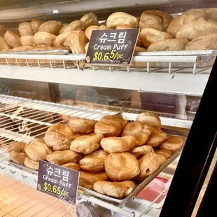 The custard filling has such a strong rich vanilla flavor that it's almost like soft silky vanilla ice cream :)