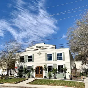 View of Manna looking across the street from Cherry Street Antiques.  The restaurant is a welcome addition to Old Town Tomball.