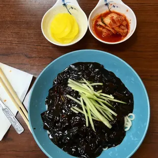 Jajangmyeon, kimchi, pickled daikon