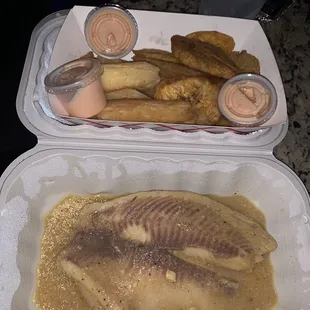 FILETE DE PESCADO/ FISH FILET in lemon sauce &amp; CASSAVA