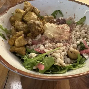 Roasted barley bowl with chicken shawarma: flavorful and filling!