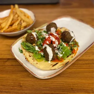 Falafel plate - subpar, hard flatbread