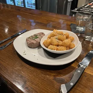 Filet with truffle tots