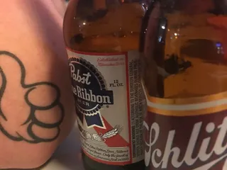 Fudgienuckles Sports Pub & Grill