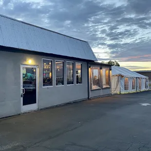 Side View w/Outdoor Seating