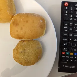 comparison sizing between the manju and the malasada  7.5.22