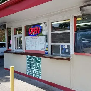 the outside of the restaurant