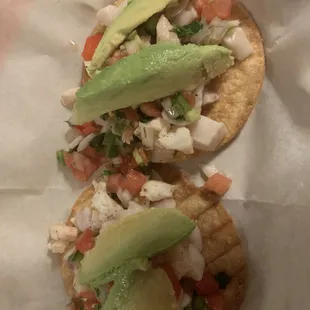 Tostada de ceviche mixto