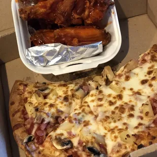 Pineapple &amp; Ham pizza with hot wings