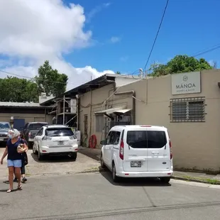 The store is the small trailer/bungalow on the left. Not the bldg on the right.