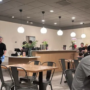 Nice counter and decor