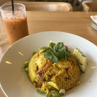 Pineapple Fried Rice (chicken, shrimp, Chinese sausage)