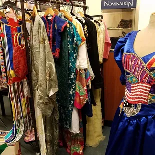 ornate clothing/costumes