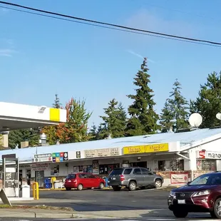 a traffic light at a gas station