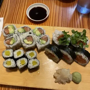 Oshinko Maki, salmon avocado maki, spicy tuna maki