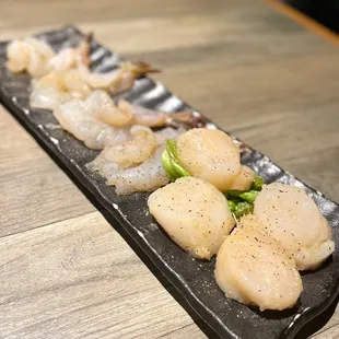 American Wagyu Tasting: shrimps &amp; scallops