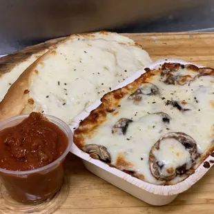 Rigatoni Supreme: Rigatoni noodles topped with pepperoni, Canadian bacon, mushrooms, Italian meat sauce &amp; melted mozzarella cheese! Yum!!