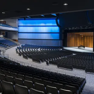 Performing Arts Theatre with seating for 5,500